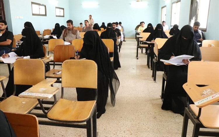 جامعة المهرة تدشن امتحانات الفصل الثاني بكلية التعليم المفتوح.