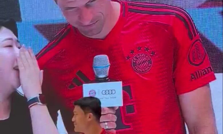 توماس مولر يحاول تحدث الكورية من جولة بايرن ميونيخ في البلاد.. جنن زميله كيم والمنظمين!  muller Sportsontiktok