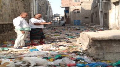 مدير عام زنجبار يطلع على وضع حارتي المستقبل والفرزة بالمديرية