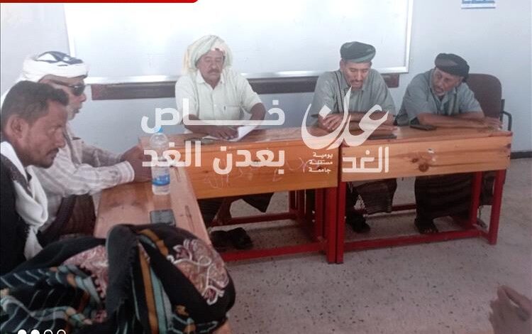 مدير عام أحور يجتمع برؤساء الجمعيات الزراعية مستخدمي مياه الري بالمديرية